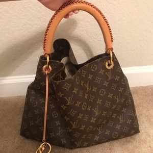 Louis Vuitton Artsy MM Bag